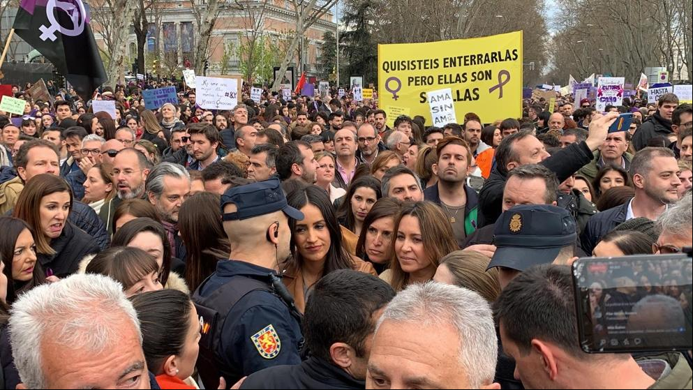 Día de la Mujer: ministros de PSOE y Podemos por separado y Ciudadanos, increpado, abandona el acto