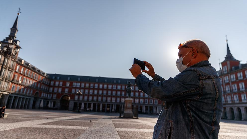 Madrid se enclaustra: parques, bares y calles vacías, pocos atascos por el coronavirus
