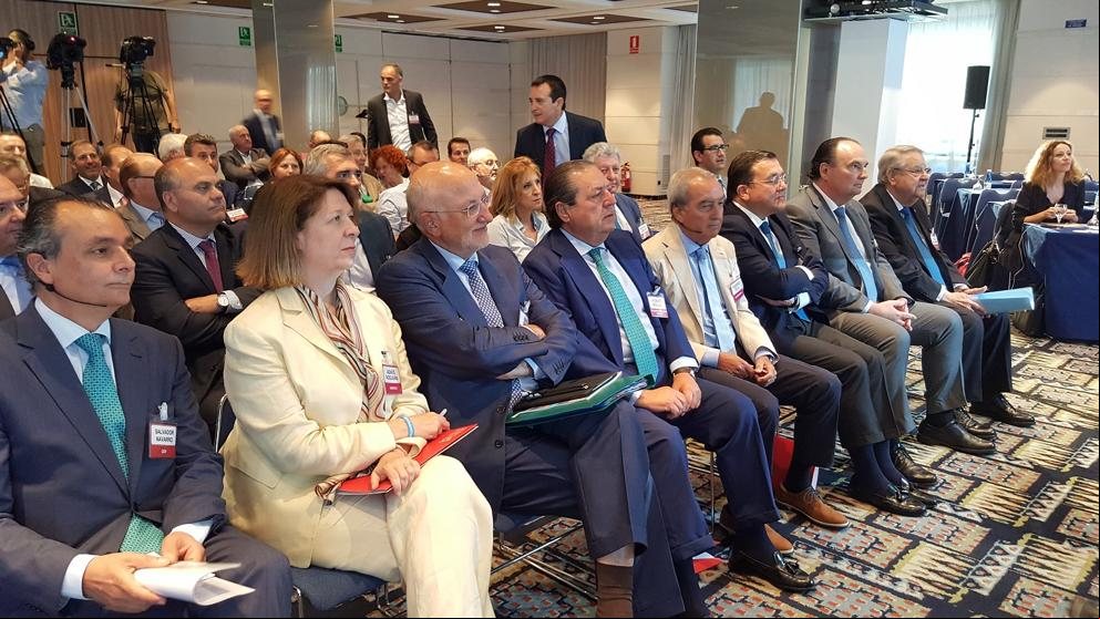 La empresa valenciana pide destinar parte de los fondos europeos al corredor mediterráneo