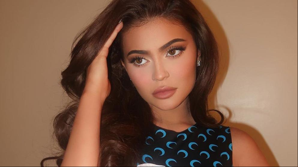 Kylie Jenner compite con Rihanna con esta nueva línea para calmar la piel en verano