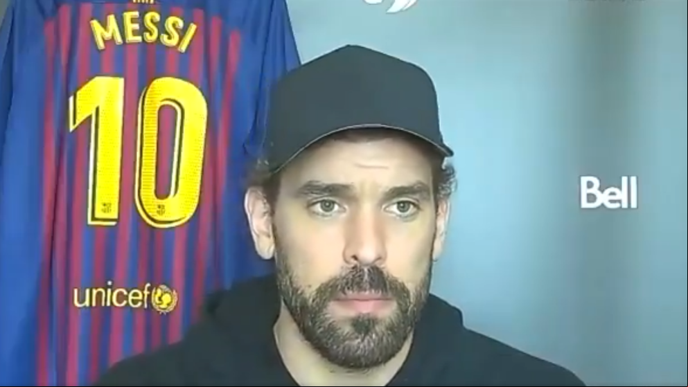 La enigmática camiseta de Messi en una entrevista a Marc Gasol