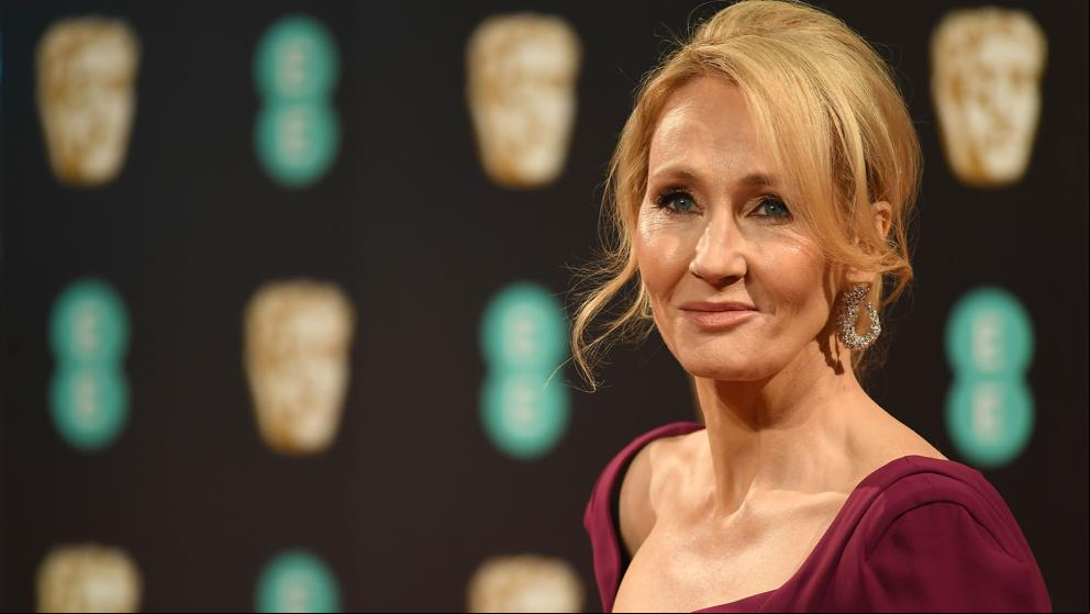 JK Rowling devuelve un premio vinculado a los Kennedy en medio de la polémica por sus “comentarios antitrans”
