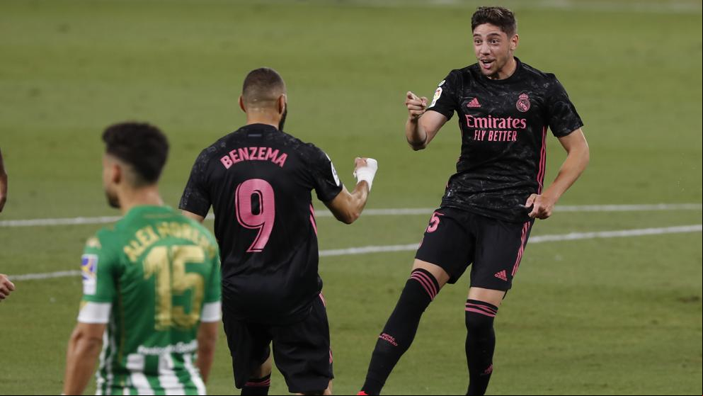 El Real Madrid derrota al Betis apoyado en decisiones del VAR