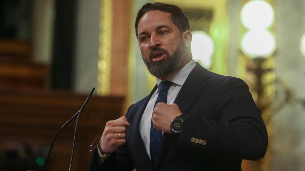 Abascal afea a Casado su abstención al estado de alarma: “Hay más oposición ahí fuera”