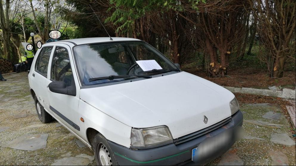 Detenido con un permiso de conducir de la ‘República Errante Menda Lerenda’ tras darse a la fuga