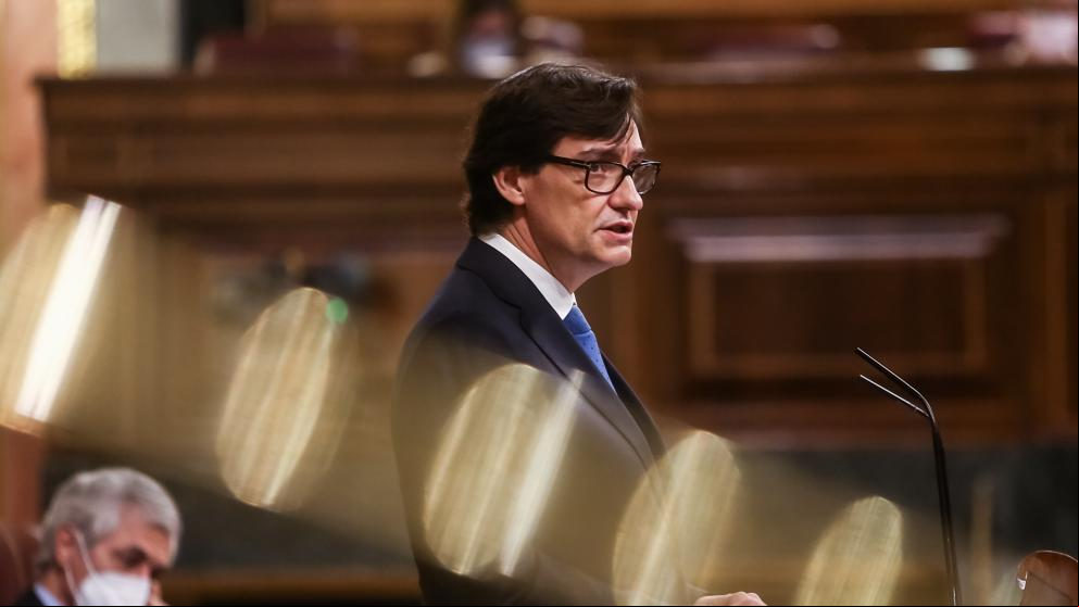 Sánchez logra amplio aval a la alarma entre duros reproches de la oposición