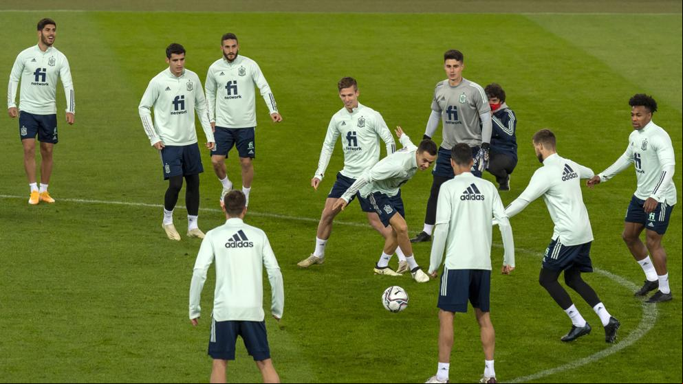 Último entrenamiento de España antes de jugar contra Suiza